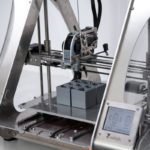 Jak druk 3D zmienia produkcję przemysłowych systemów sterowania budynkiem